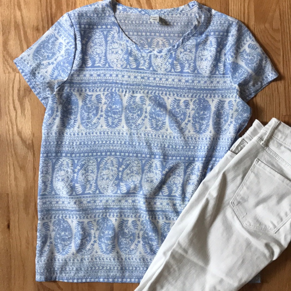 Old Navy light blue and white patterned top